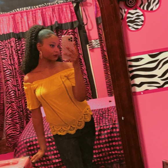 Rue 21 Brand Yellow Off the Shoulder Blouse - Picture 4 of 6